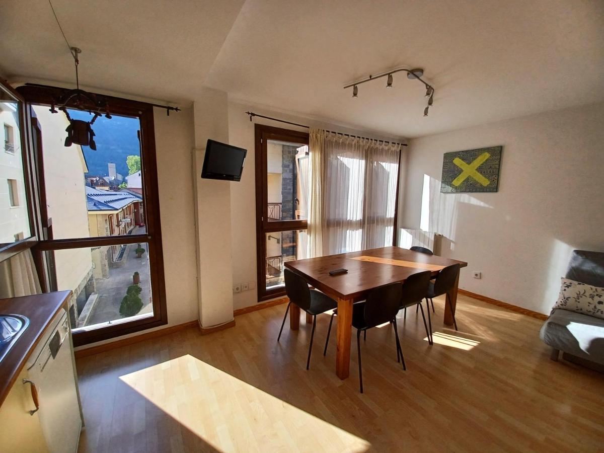 Bonito apartamento en el centro de Biescas Exterior foto