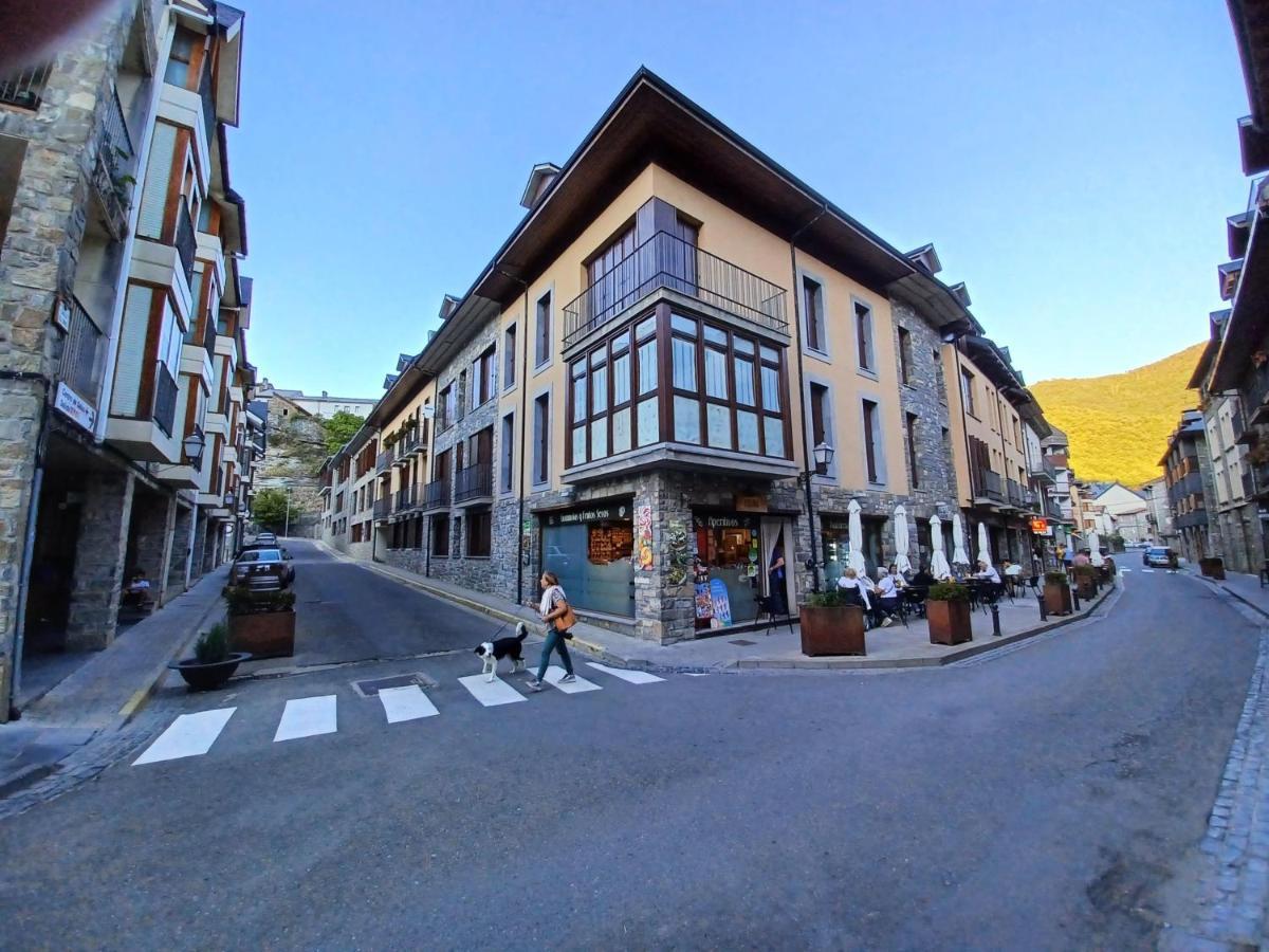 Bonito apartamento en el centro de Biescas Exterior foto