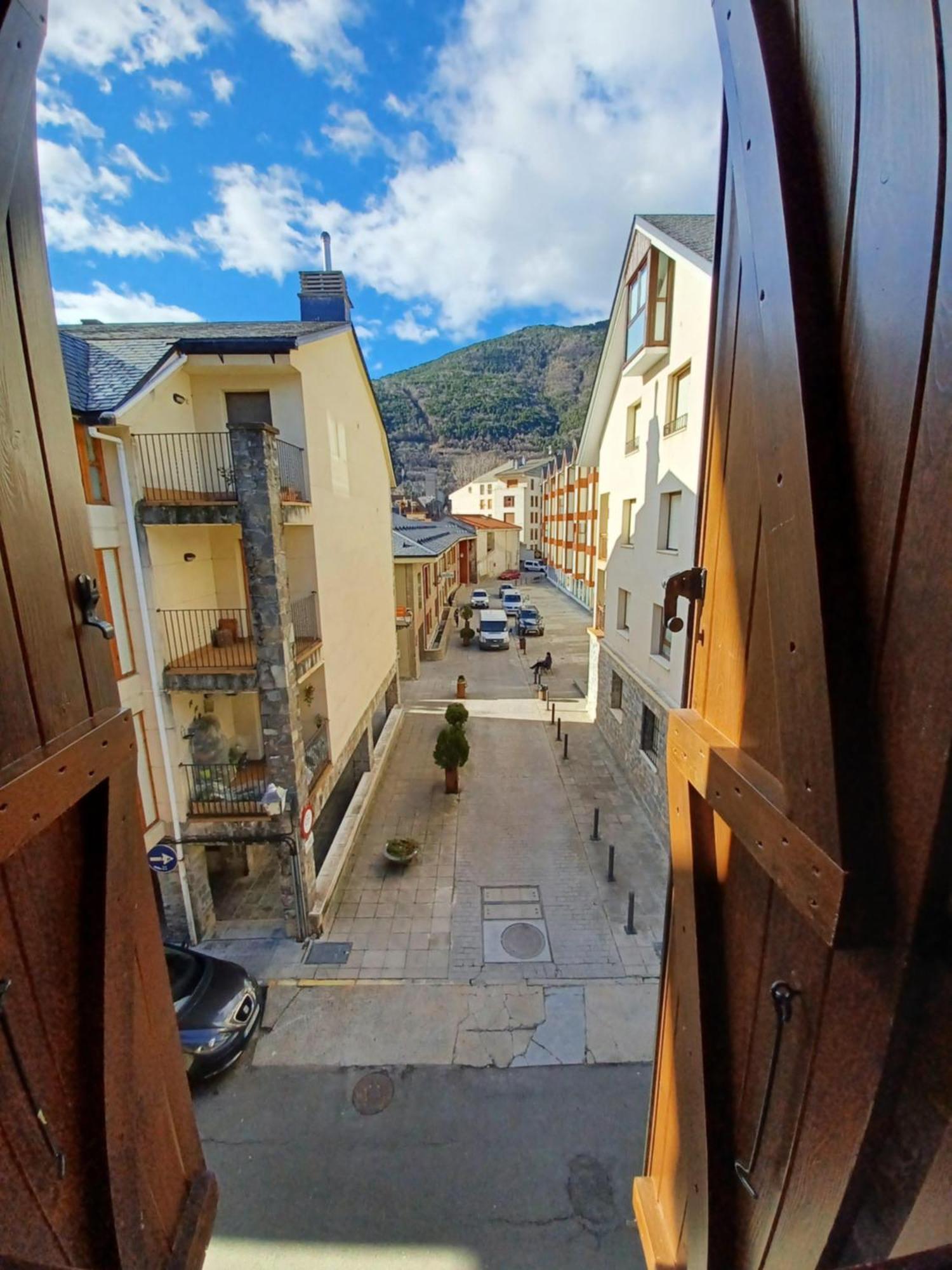 Bonito apartamento en el centro de Biescas Exterior foto